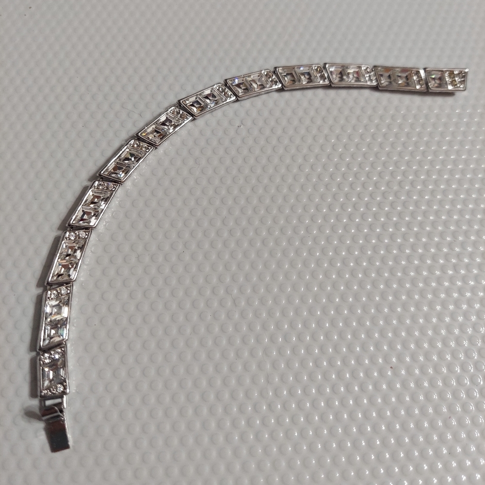 Nolan Miller Textured Silver/Diamond Cut Faceted Crystal Bracelet
